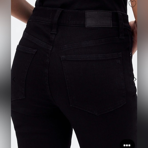 Madewell|Mid rise kick out jeans in solid black,size 31 tall•••Classic staple - Picture 16 of 16